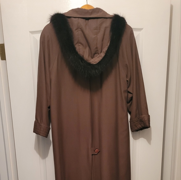 Coat - Picture 1 of 4